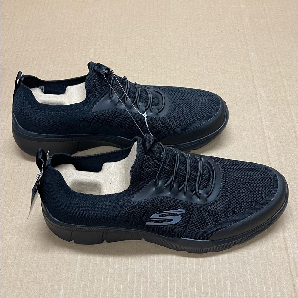 NEW- Mens Skechers Memory Foam Bungee Lace Athletic Sneakers (black)